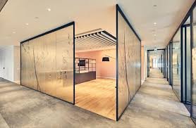 Double Space, 1 Glass Wall